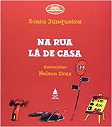 Na rua lá de casa